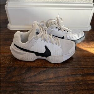 Nike GP Challenge Pro hard court tennis shoes women’s size 6